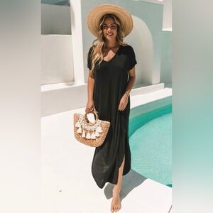 Vici Black V-Neck Pocketed Maxi Dress